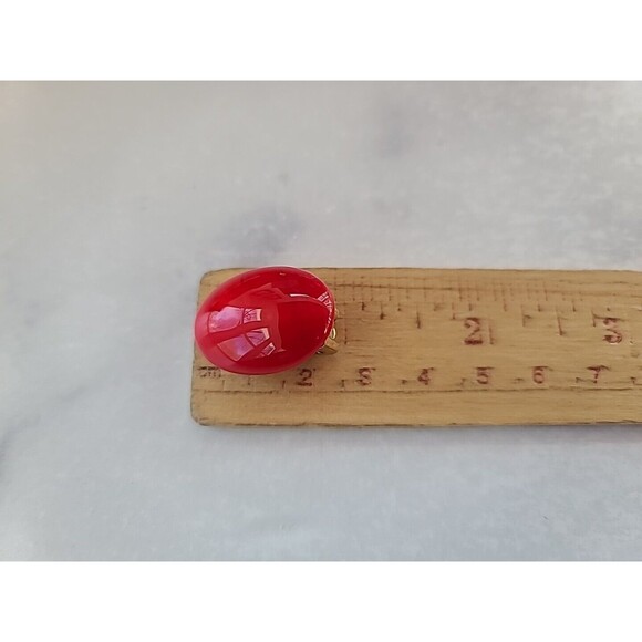 Red Glass Oval Shaped Gold Tone Metal Clip-on Earrings Vintage - Picture 9 of 10
